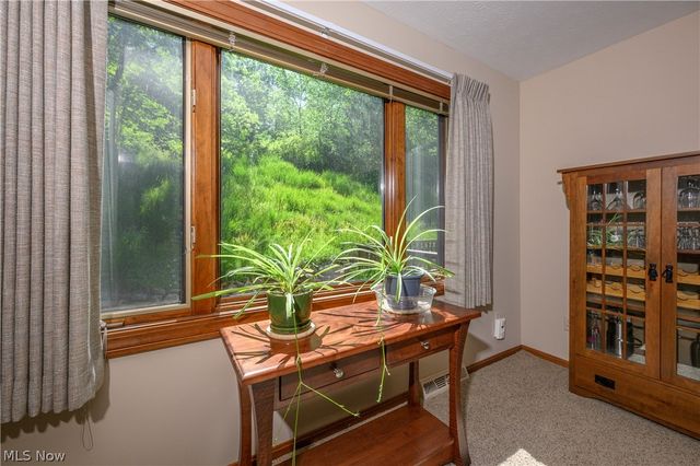 8365 Crinkleroot Clearing, Brecksville, OH 44141
