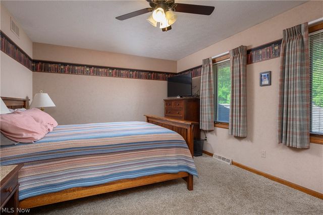 8365 Crinkleroot Clearing, Brecksville, OH 44141