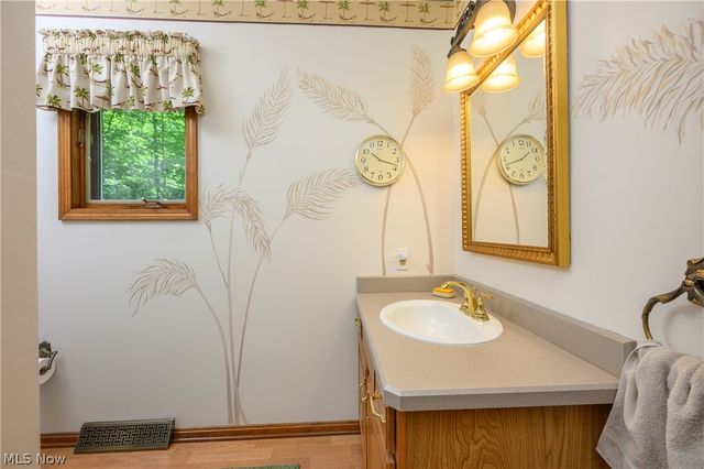 8365 Crinkleroot Clearing, Brecksville, OH 44141