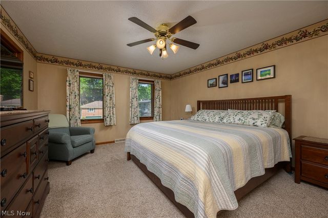 8365 Crinkleroot Clearing, Brecksville, OH 44141