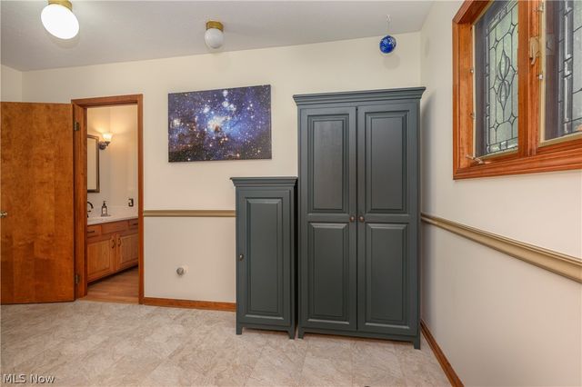 8365 Crinkleroot Clearing, Brecksville, OH 44141