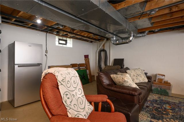 8365 Crinkleroot Clearing, Brecksville, OH 44141