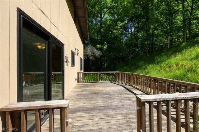 8365 Crinkleroot Clearing, Brecksville, OH 44141