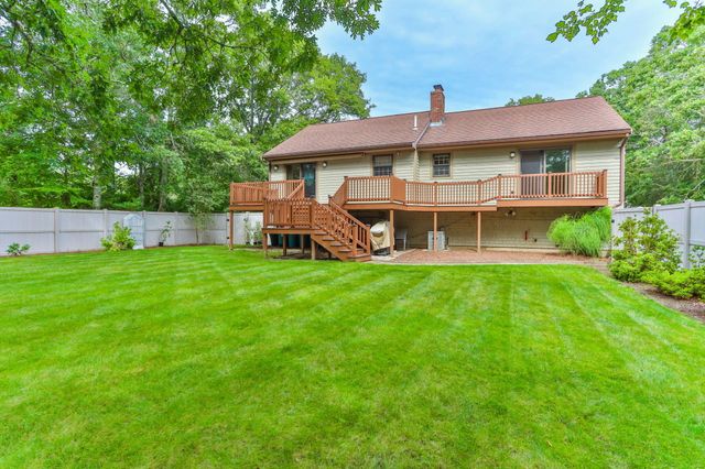 2 Robin Road, Sandwich, MA 02563