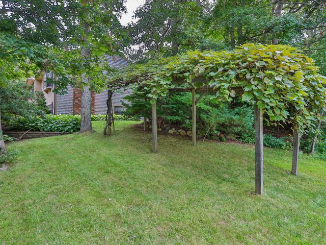 2 Robin Road, Sandwich, MA 02563