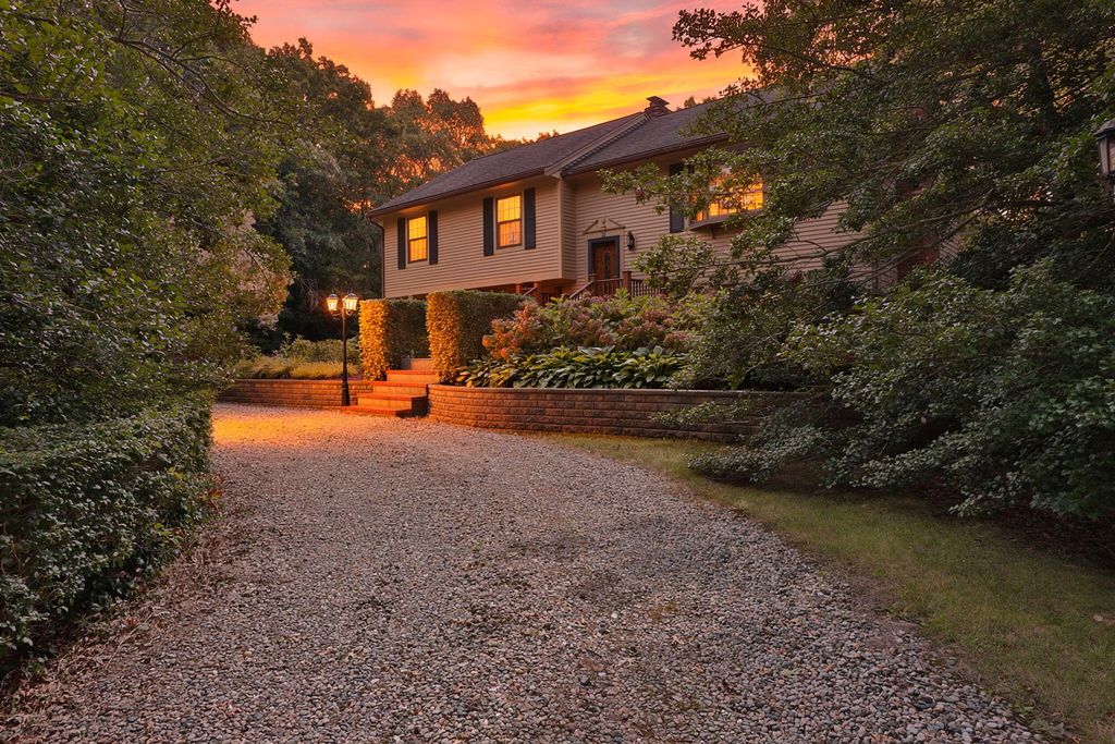 2 Robin Road, Sandwich, MA 02563