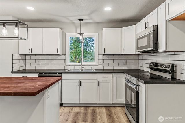 235 Holcomb Spur Road, Kelso, WA 98626