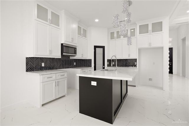 801 E Sadie Street, Edinburg, TX 78541