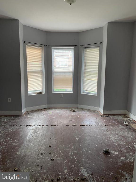 Image 10 of property listing at 2752 W MOSHER ST, Baltimore, MD 21216