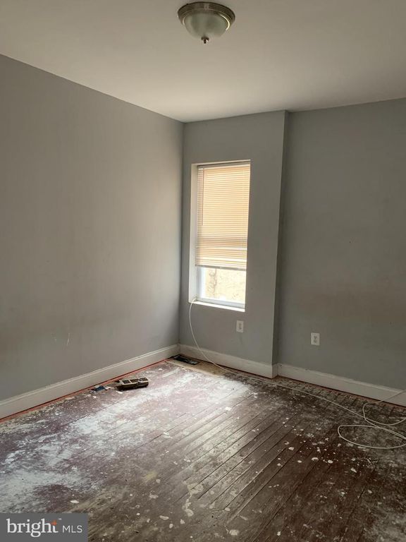 Image 11 of property listing at 2752 W MOSHER ST, Baltimore, MD 21216