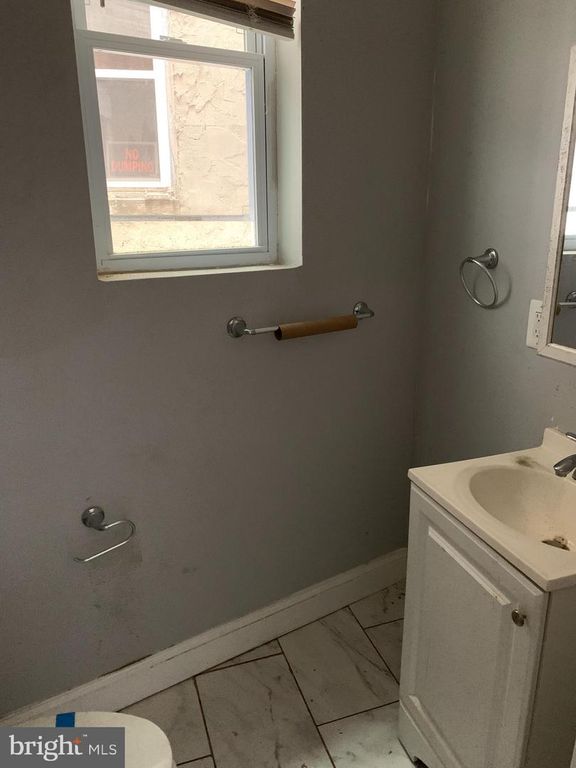 Image 4 of property listing at 2752 W MOSHER ST, Baltimore, MD 21216