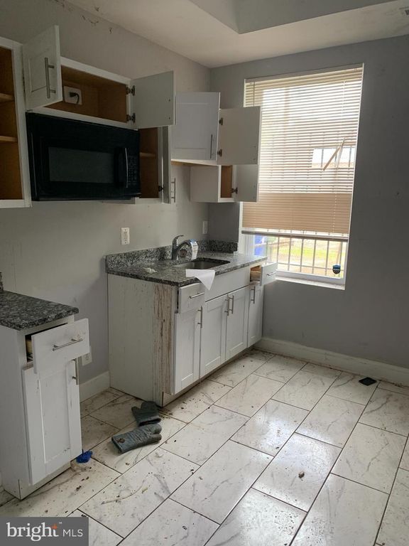 Image 5 of property listing at 2752 W MOSHER ST, Baltimore, MD 21216