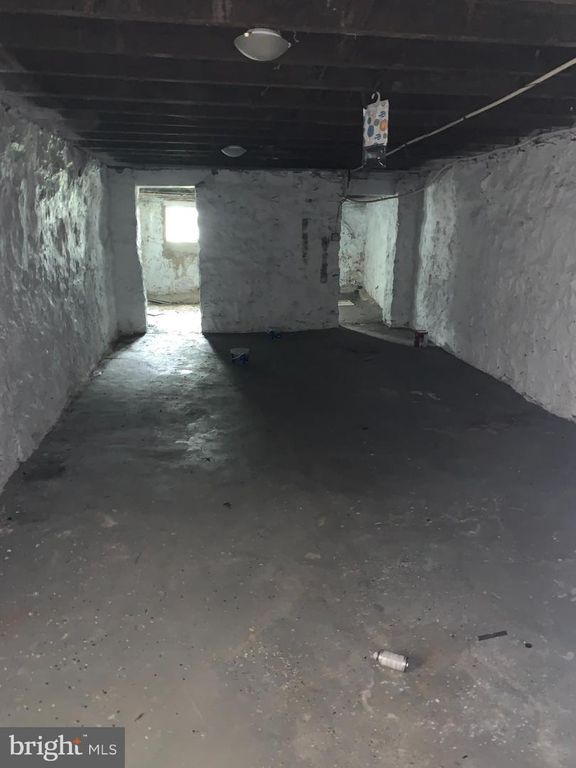 Image 9 of property listing at 2752 W MOSHER ST, Baltimore, MD 21216