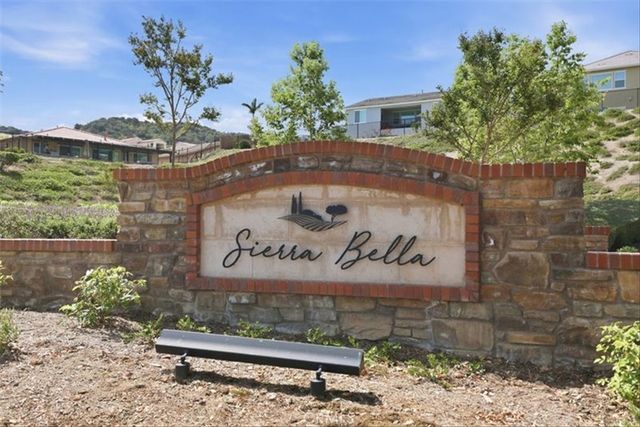 2627 Chad Zeller Lane, Corona, CA 92882