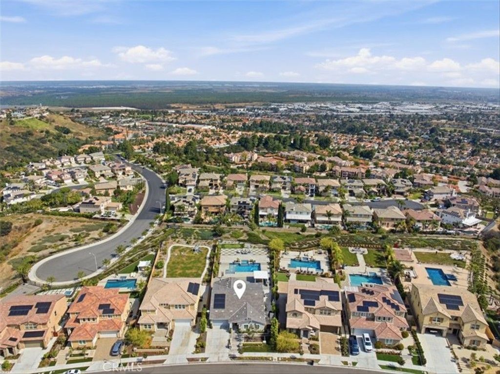 Image 11 of property listing at 2627 Chad Zeller Lane, Corona, CA 92882