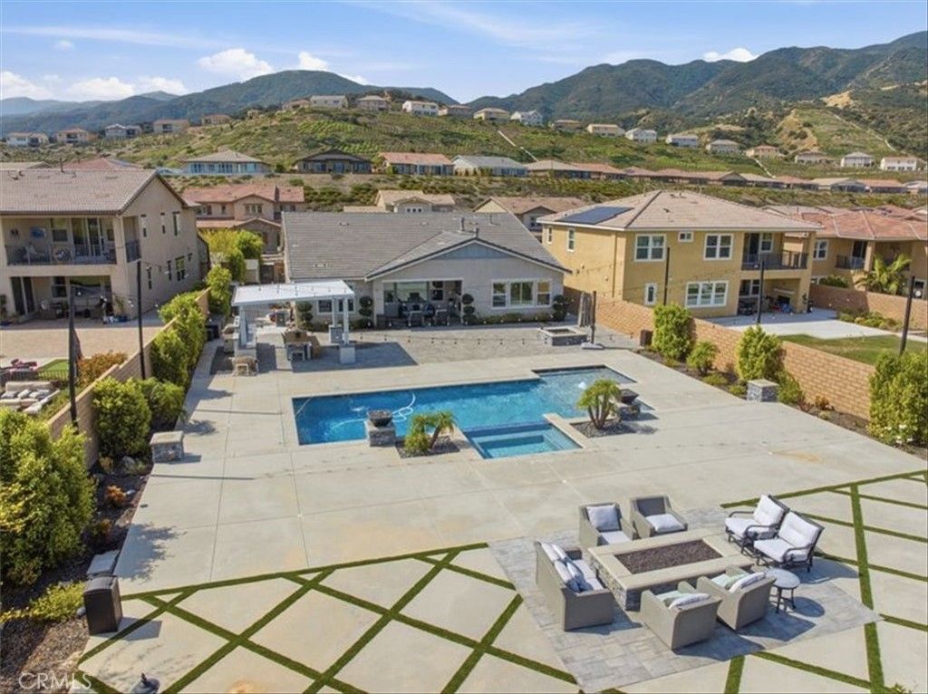 Image 8 of property listing at 2627 Chad Zeller Lane, Corona, CA 92882