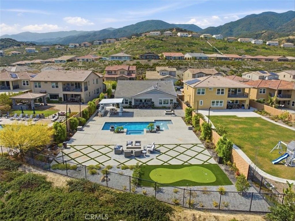 Image 9 of property listing at 2627 Chad Zeller Lane, Corona, CA 92882