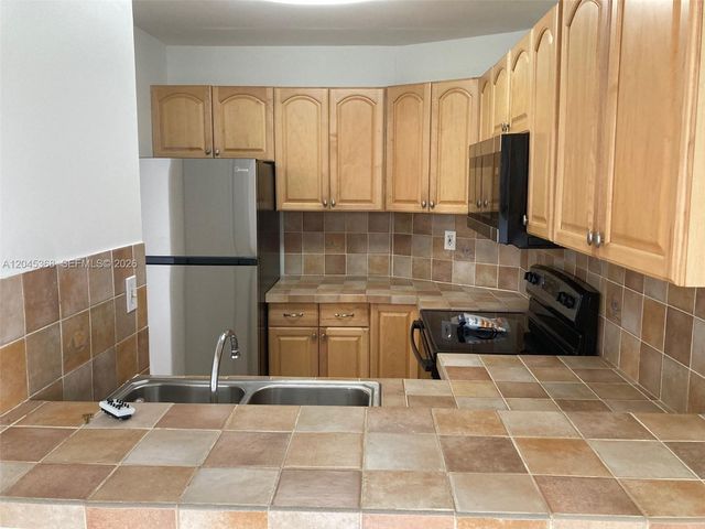 6995 NW 186th St E403, Hialeah, FL 33015