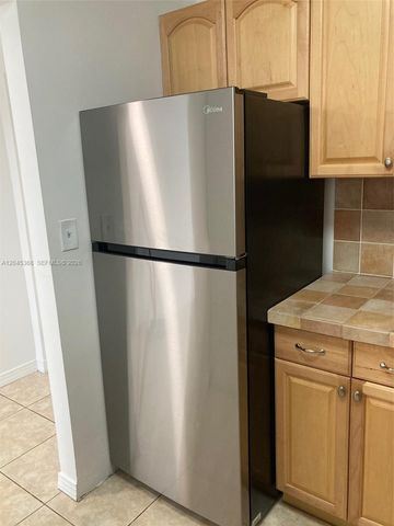 6995 NW 186th St E403, Hialeah, FL 33015
