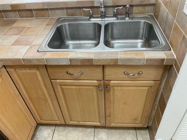 6995 NW 186th St E403, Hialeah, FL 33015