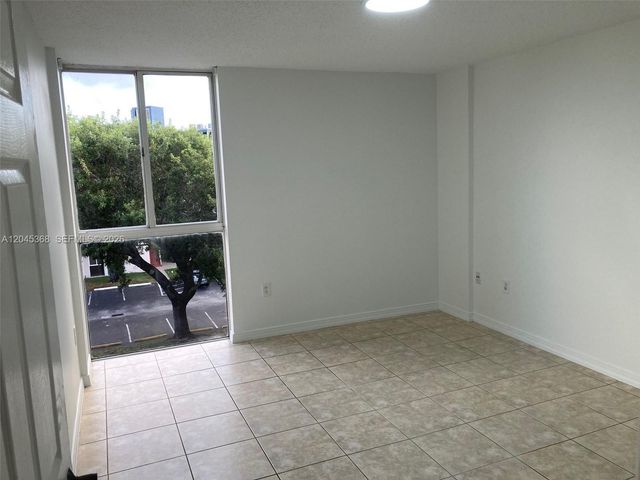 6995 NW 186th St E403, Hialeah, FL 33015