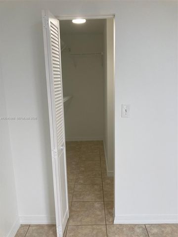 6995 NW 186th St E403, Hialeah, FL 33015