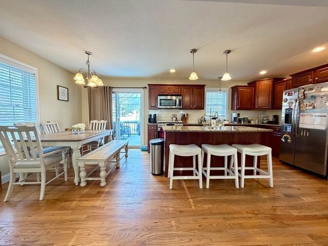 173 Russell St, Springfield, MA 01104