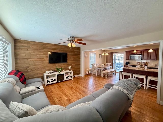 173 Russell St, Springfield, MA 01104