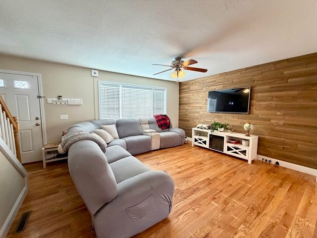 173 Russell St, Springfield, MA 01104