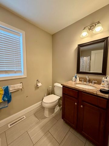 173 Russell St, Springfield, MA 01104