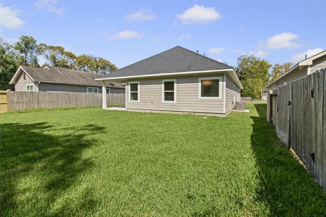 12025 21st Street, Santa Fe, TX 77510