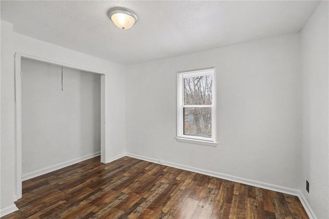 9615 E 18th Street S, Independence, MO 64052