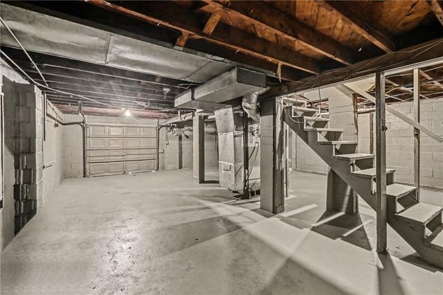 9615 E 18th Street S, Independence, MO 64052