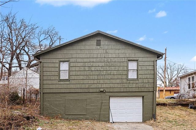 9615 E 18th Street S, Independence, MO 64052