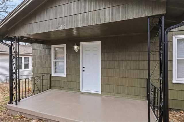 9615 E 18th Street S, Independence, MO 64052