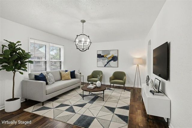 9615 E 18th Street S, Independence, MO 64052