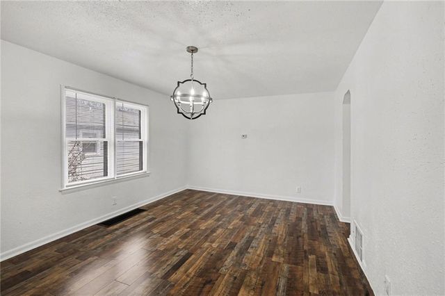 9615 E 18th Street S, Independence, MO 64052