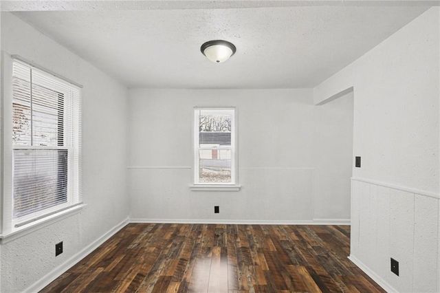 9615 E 18th Street S, Independence, MO 64052