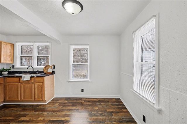 9615 E 18th Street S, Independence, MO 64052