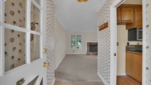 389 Mavis Dr, Pleasanton, CA 94566