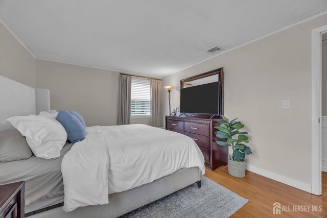 71 Pine Street, Spotswood, NJ 08884