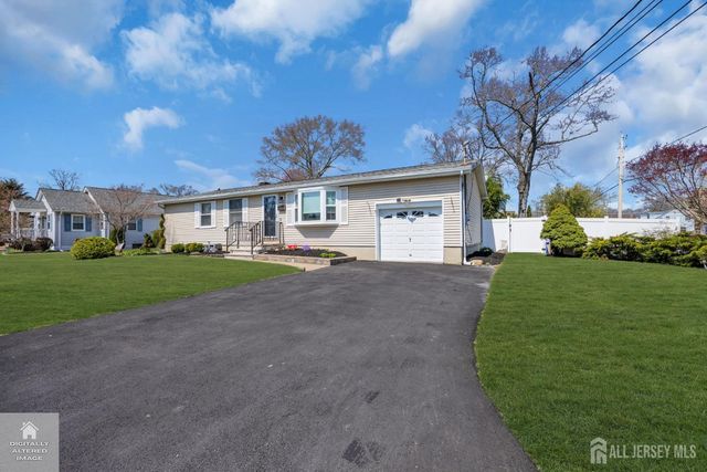 71 Pine Street, Spotswood, NJ 08884