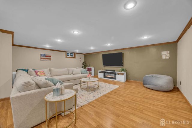 71 Pine Street, Spotswood, NJ 08884