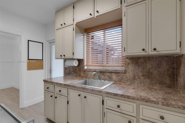 1763 NE 180th St, North Miami Beach, FL 33162