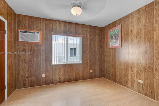 1763 NE 180th St, North Miami Beach, FL 33162