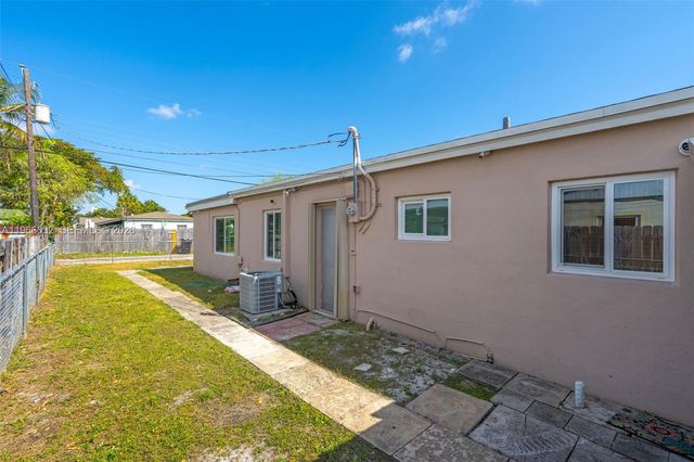1763 NE 180th St, North Miami Beach, FL 33162
