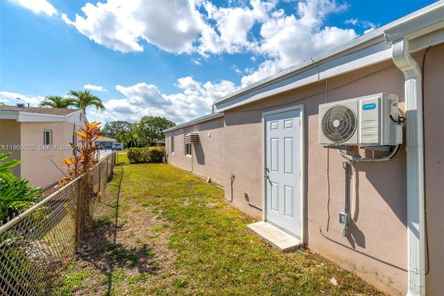 1763 NE 180th St, North Miami Beach, FL 33162