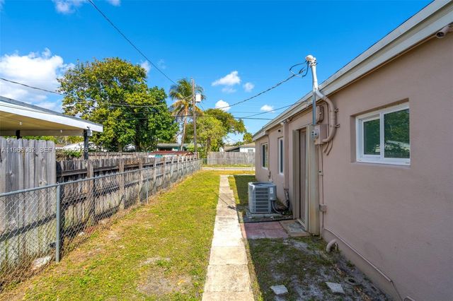 1763 NE 180th St, North Miami Beach, FL 33162