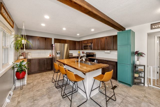 1320 E 40th Street, Des Moines, IA 50317