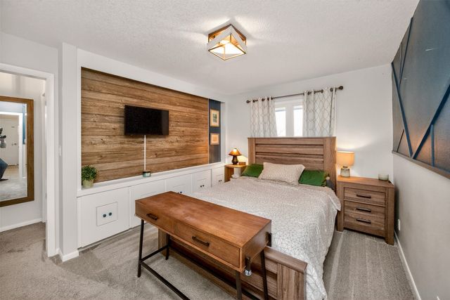 1320 E 40th Street, Des Moines, IA 50317